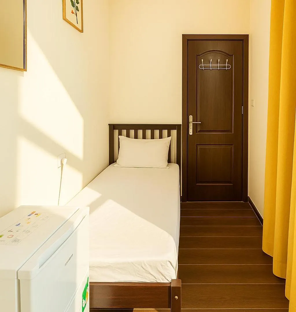 Nice Single Rooms For 