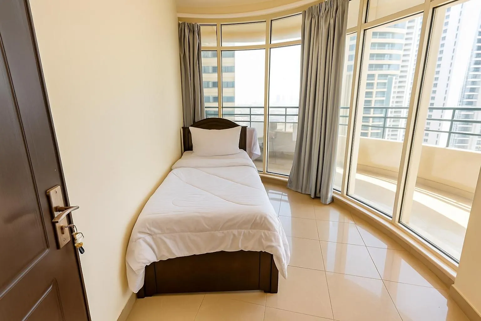 Nice Single Rooms For 