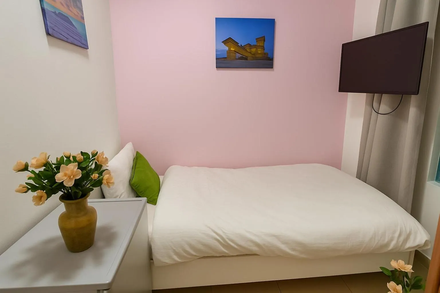 Nice Single Rooms For 