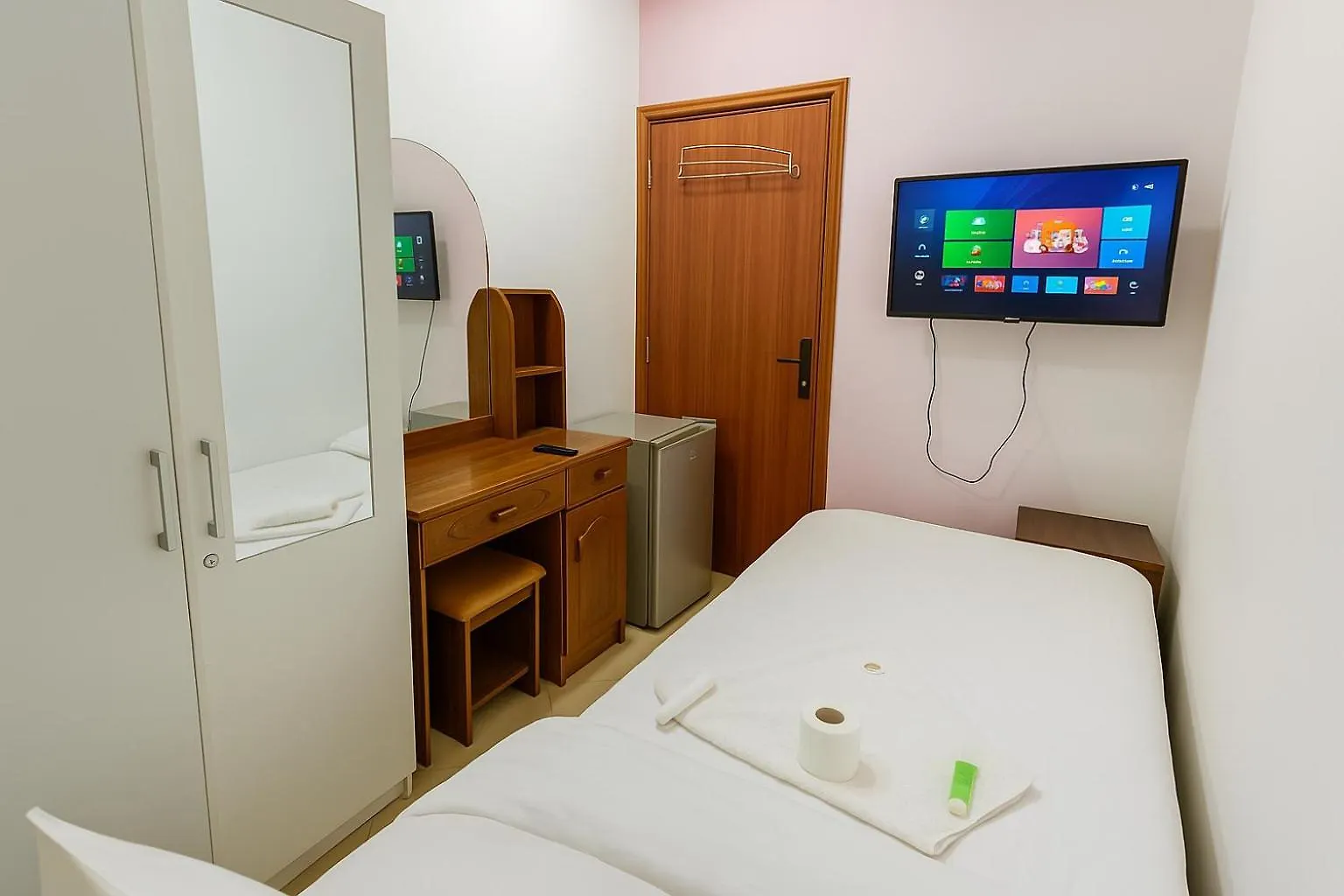Nice Single Rooms For 